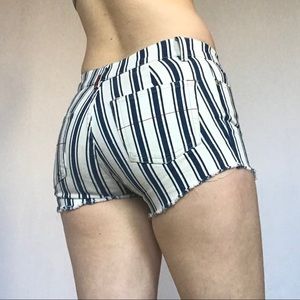 Tommy Hilfiger striped cut off shorts 💙🤍